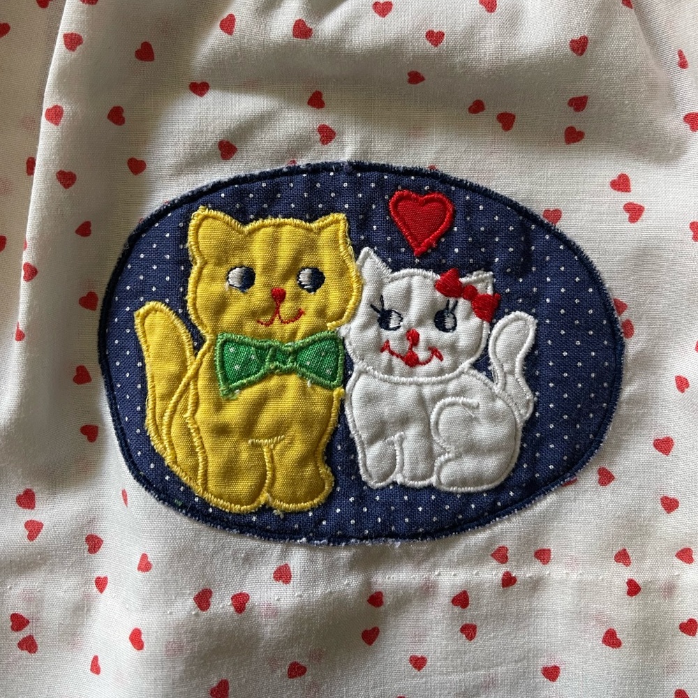 Vintage Baby Shirt Embroidered Cats and Hearts - Picture 3 of 4